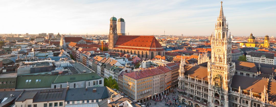 Blick über die Münchner Innenstadt mit den Türmen der Frauenkirche